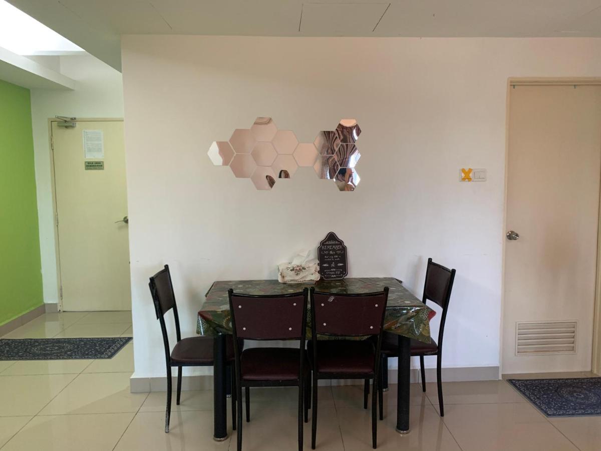 Kb Wakaf Che Yeh Apartment Кота Бару Екстериор снимка